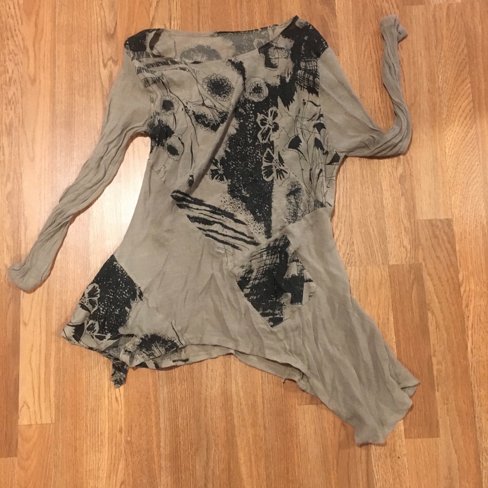 🔥 Cute tan high low tunic.